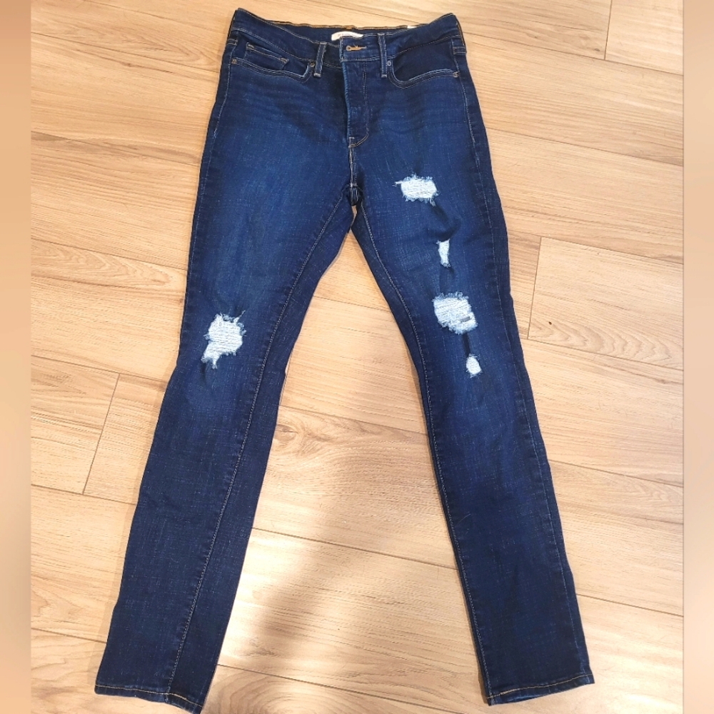 Levi Women's Blue Distressed Jeans